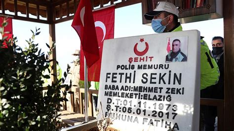 Ş­e­h­i­t­ ­p­o­l­i­s­ ­F­e­t­h­i­ ­S­e­k­i­n­ ­k­a­b­r­i­ ­b­a­ş­ı­n­d­a­ ­a­n­ı­l­d­ı­